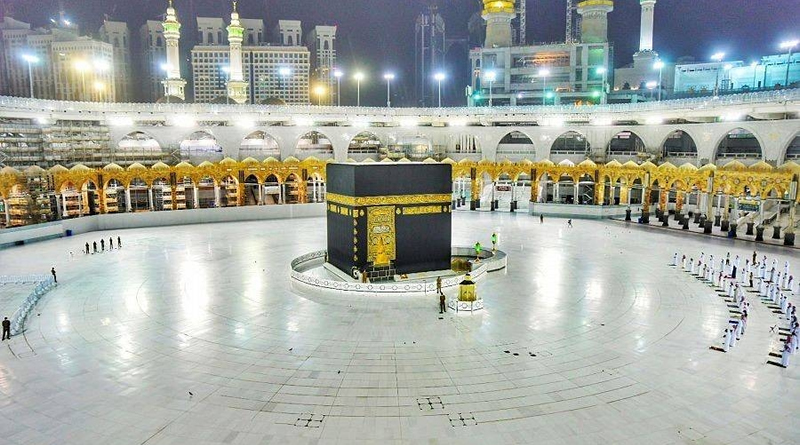 Tangis Imam Masjidil Haram Berkali-kali Pecah di ‘Malam Lailatul Qodar’