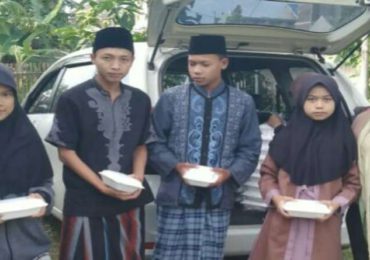 Wanber Kab. Bandung Bagi-bagi Nasi Boks dan Sembako