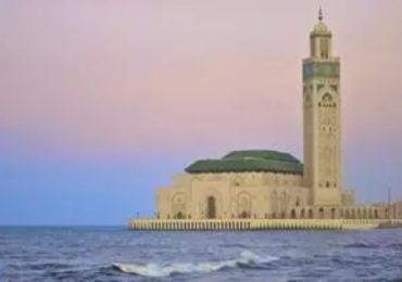 Masjid di Tepi Samudra Atlantik yang Bersinar sampai Mekah