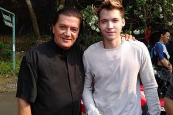 Kisah Mualafnya Aktor George Rudy, Dapat Hidayah Usai Perankan Adegan Salat