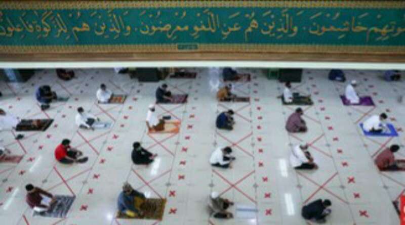 Saat Wabah Corona, DMI Nilai Saf Salat Satu Meter Sudah Rapat