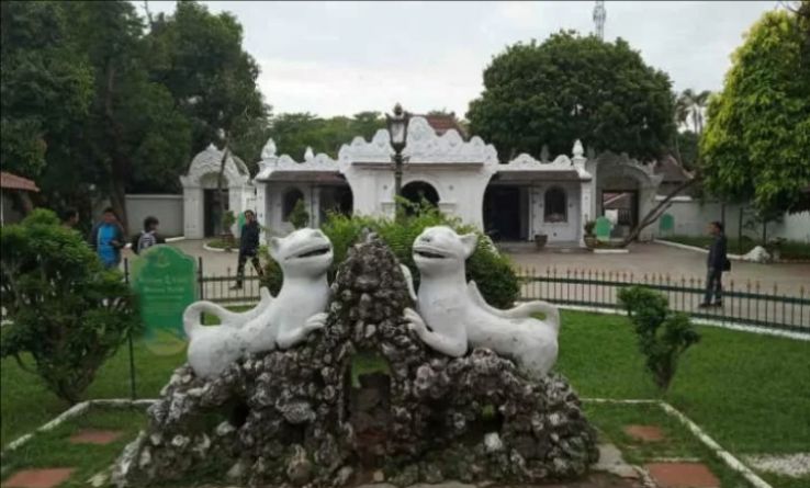 Tempat wisata Keraton Kasepuhan Cirebon kembali dibuka untuk umum
