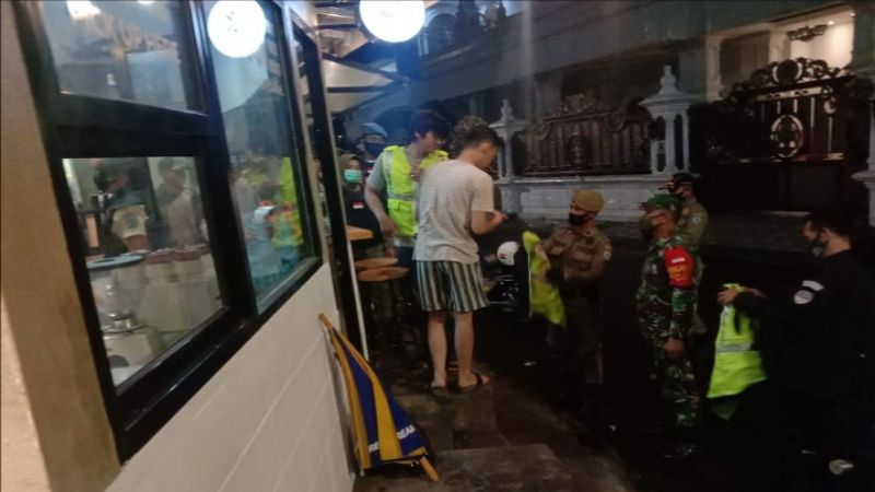 Langgar Aturan Jam Buka, 5 Kafe di Tasikmalaya Kena Tegur dan Ditutup Paksa