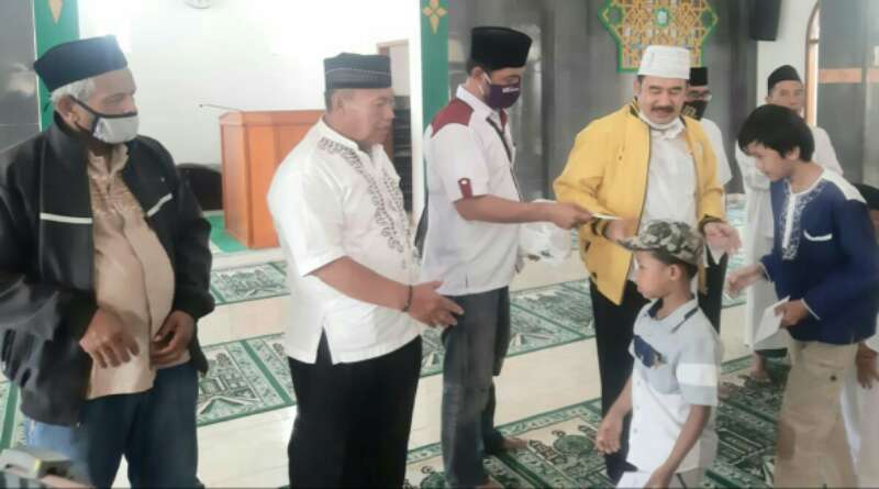 Deding Ishak Berikan Bantuan Sosial kepada 500 Anak Yatim Piatu