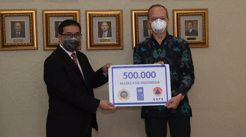 UNDP Serahkan Setengah Juta Masker untuk Bantu Indonesia Atasi Covid-19