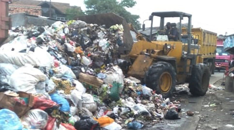 Seminggu 8 Kali, Truk Angkut Sampah dari TPS Pasar Majalaya