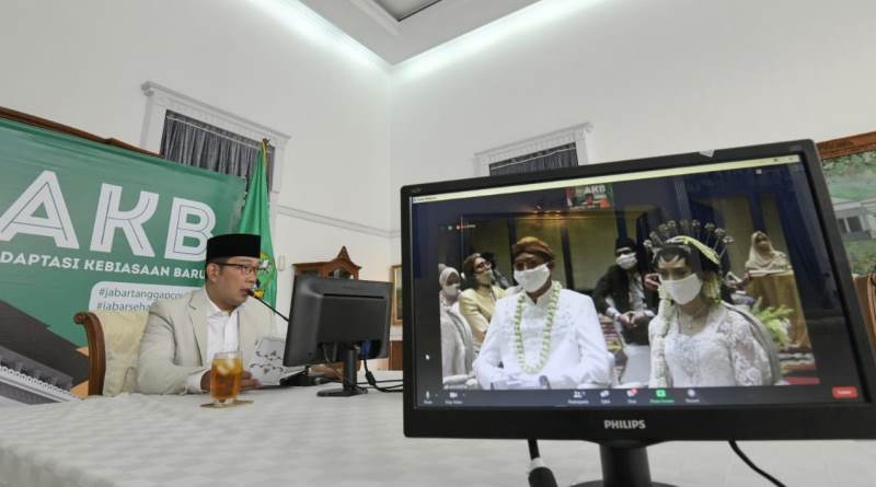 Ridwan Kamil Pantau AKB Resepsi Pernikahan di Hotel via Video Conference