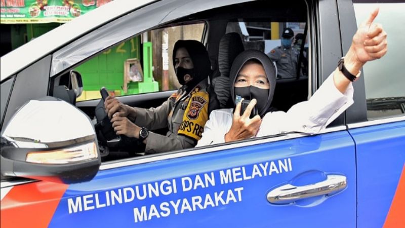 “Duet Maut”  Dua Srikandi Kota Banjar Saat Kegiatan Woro-woro