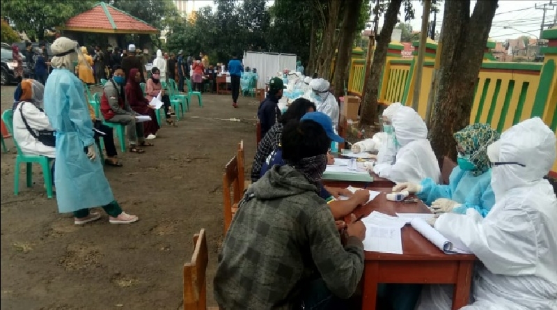 390 Orang Penyelenggara Pilkada di Kec. Cileunyi Jalani Rapid dan Swab Test, 1 Reaktif