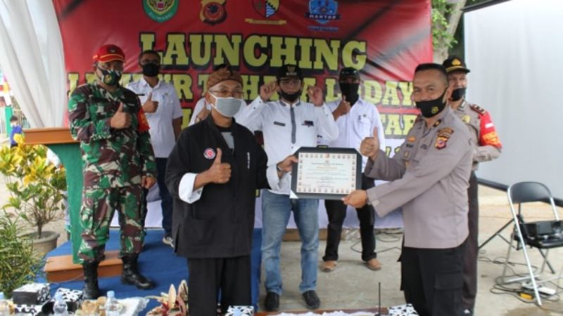 Tim Lembur Tohaga Polresta Bandung Kunjungi dan “Lounching”  Kampung Tangguh di Rancaekek