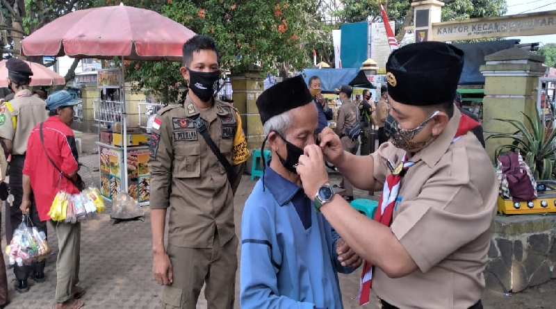 HUT ke-59 Pramuka di Tengah Pandemi, Kwaran Ciparay Bagikan 1.000 Masker