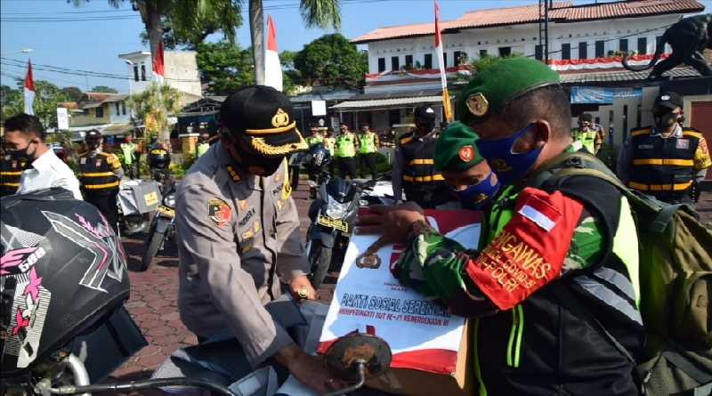 Peringati HUT Ke-75 RI, Polresta Bandung Bagikan 2.000 Paket Sembako dan 6.000 APD
