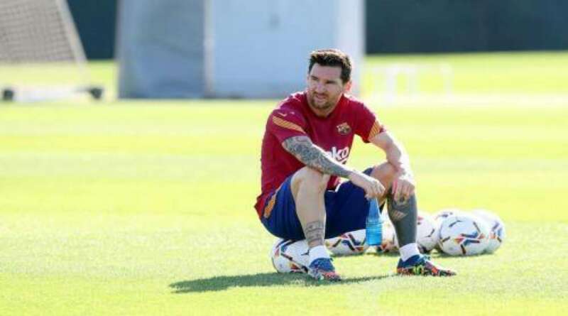 Presiden FIFA Ikut Bahagia Lionel Messi Bertahan di Barcelona