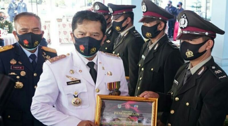 HUT ke-75 TNI, Aipda Heri, Bhabinkamtibmas Cinunuk Terima Penghargaan