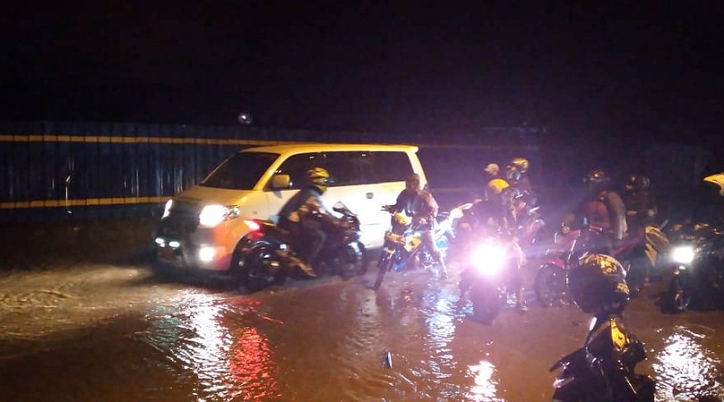 Akibat Banjir, Jalan Raya Laswi Majalaya-Ciparay Terputus