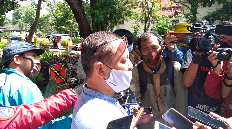 Masyarakat Wajib Mempunyai Dua Lubang untuk Sampah