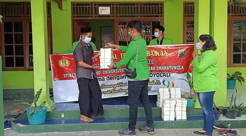 Peringati Sumpah Pemuda, Polres Boyolali dan BEM Bagikan 300 Nasi Kotak