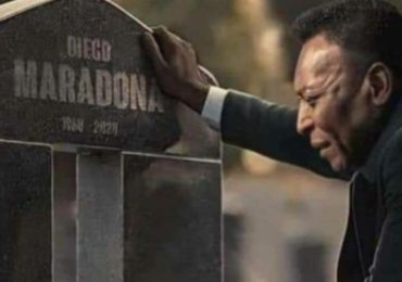 CEK FAKTA: Hoaks Foto Pele Menangis di Makam Diego Maradona