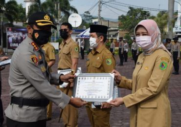 Rekrutmen Anggota Polri, Polresta Bandung Berikan Penghargaan Kepada Instansi Prov. Jabar Dan Kab. Bandung