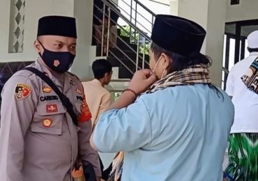 Berikan Rasa Aman dan Nyaman Beribadah, Kapolsek Cek Langsung Penerapan Prokes di Mesjid Besar Ibun