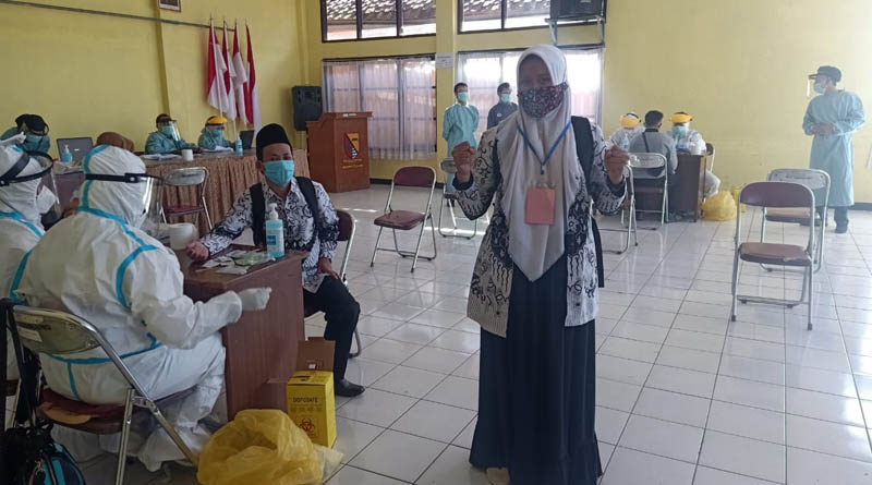 Ratusan Anggota PPS Kecamatan Cikancung Di-Rapid Test, Tiga Diantaranya Reaktif.