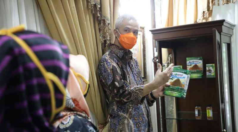 Masih Eksis, Nasida Ria Temui Ganjar Berikan Album Terbaru
