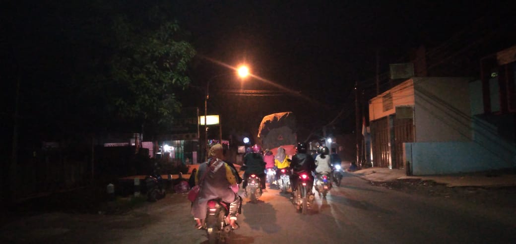 Malam Tahun Baru, Jalan Raya Laswi Ramai Dipadati Kendaraan