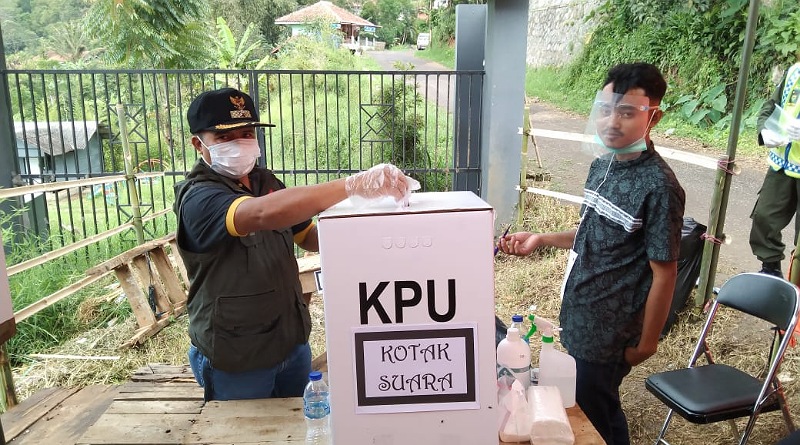Bupati dan Gubernur Jabar Lakukan Pemantauan TPS