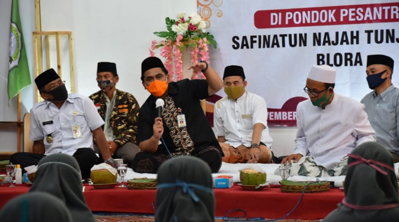 Wagub Jateng : Kalau Ada Covid di Ponpes, yang Terbuka Saja