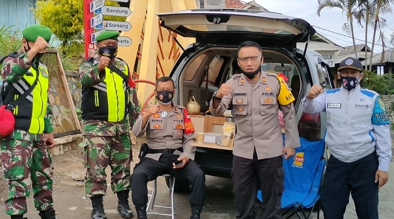 Unik! Hangatkan Suasana Pam Nataru di Cukang Monteng, Kapolsek Ibun Sajikan Kedai Coffee Car