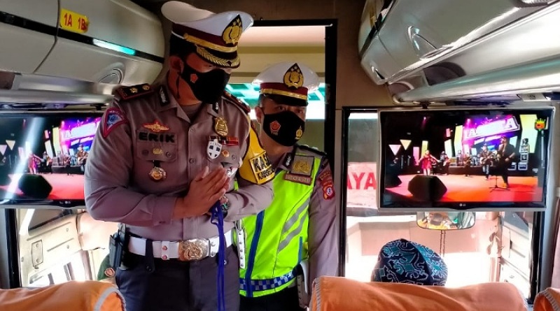 Hari Ke Dua PPKM, Kasatlantas Polresta Bandung Himbau Warga Lebih Disiplin 3M