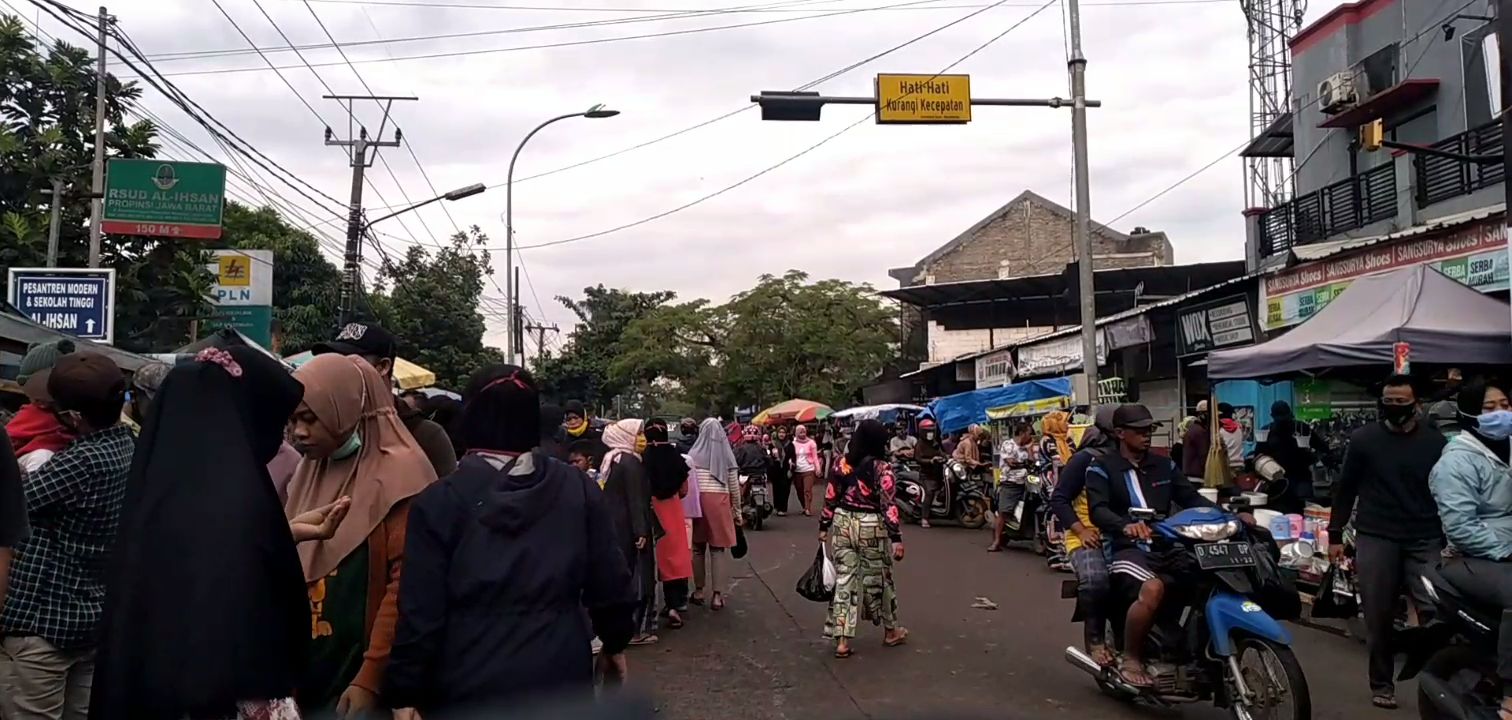 Dikeluhkan Pengguna Jalan, Pasar Tumpah Baleendah Tetap Buka di Masa Pandemi Covid-19 