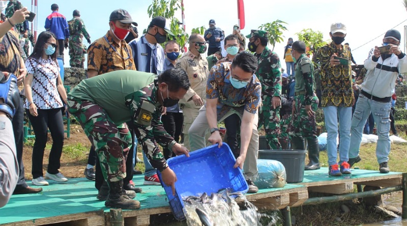 Pangdam III Siliwangi Tabur Ikan dan Tanam Pohon di Sektor 4 Majalaya