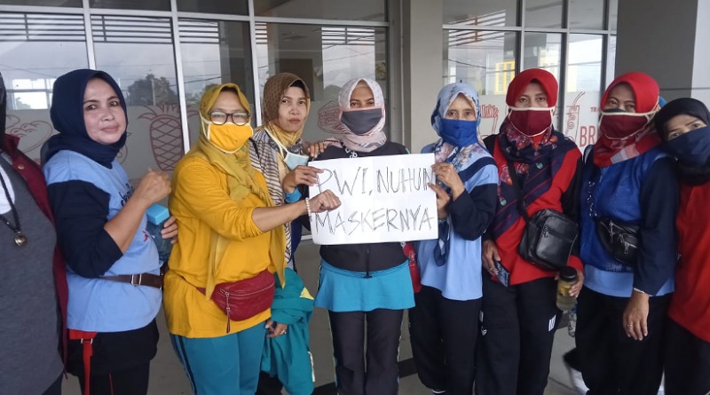 Meriahkan HPN, PWI Kab Bandung Bagikan Puluhan Masker