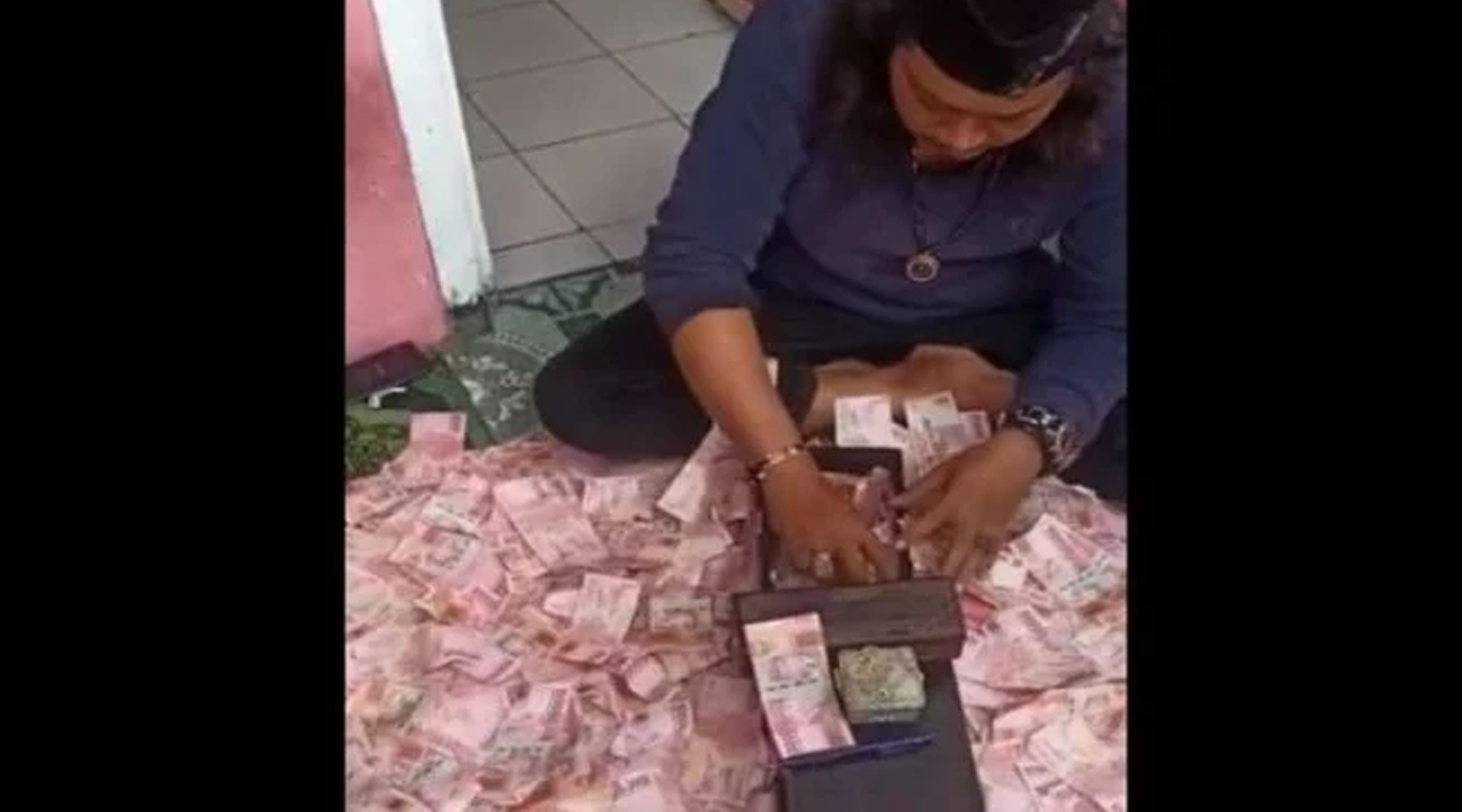 Pria Gondrong Ngaku Bisa Gandakan Uang di Bekasi, Ditangkap Polisi