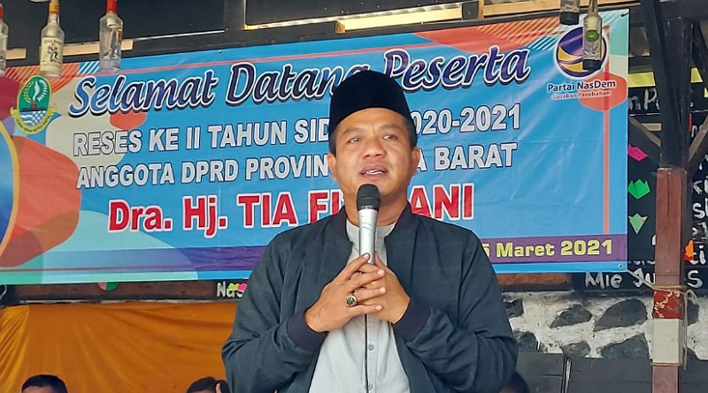 Warga Keluhkan Jalan Rusak di Kabupaten Bandung