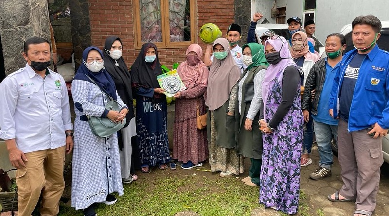 Emma Dety Gelar Baksos Bantu Korban Kebakaran 4 Rumah Warga
