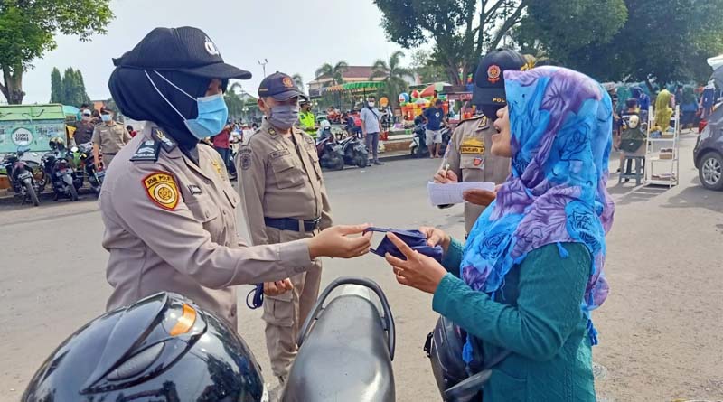 Hari Libur, Tak Surutkan Petugas Lakukan Penertiban Masker