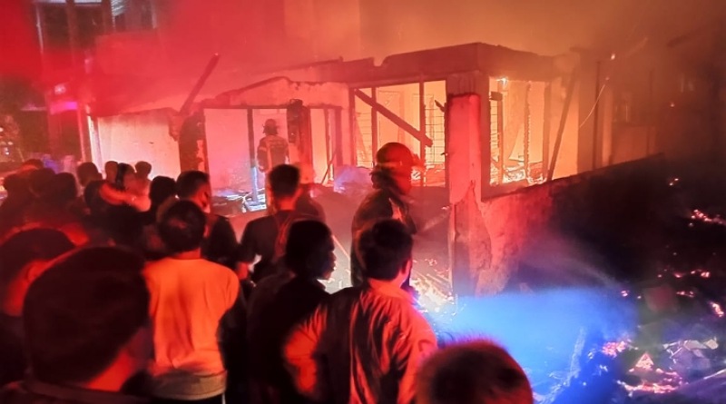 Enam Rumah Ludes Terbakar, Api Diduga Berasal dari Kios Bensin