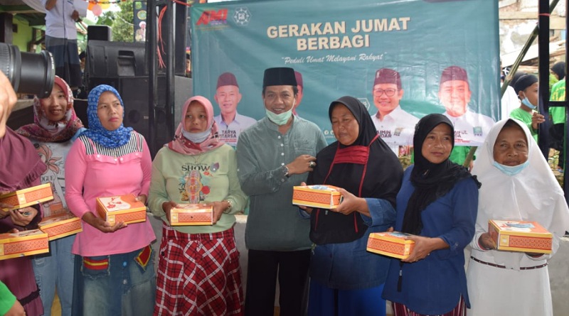 Gerakan Jumat Berbagi, DPC PKB Blusukan, Sambangi Warga Arjasari