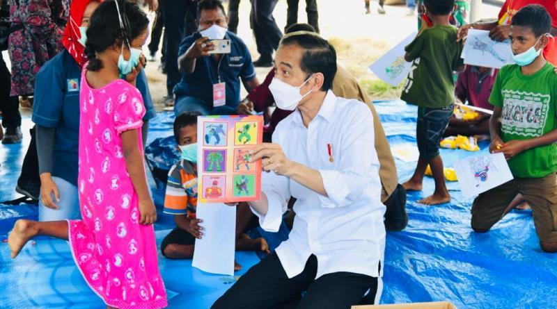 Presiden Tinjau Posko Pengungsian di Lembata, NTT