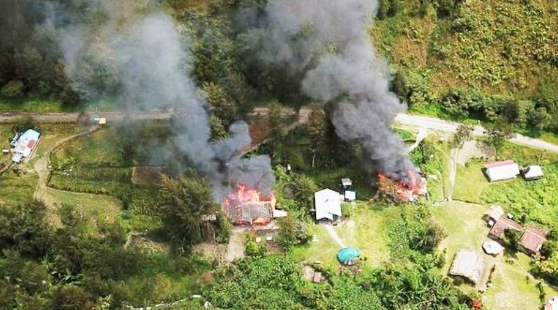 Rumah Kepala Sekolah & Anggota DPRD Dibakar Kelompok Bersenjata