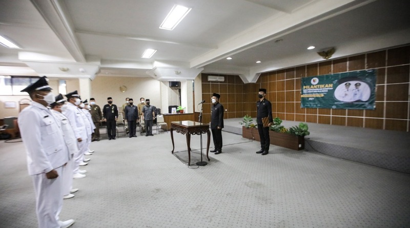 Bupati Bandung Lantik Lima PJ Kades