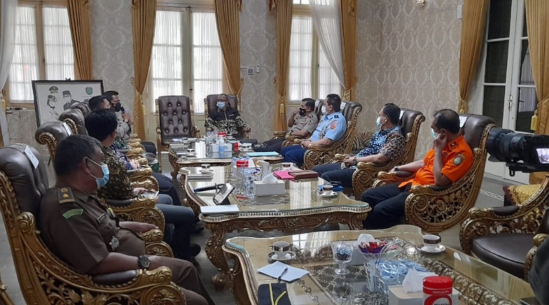 Tinjau Penanganan Dampak Ledakan Kilang Minyak, Staf Ahli Menko Pulhukam Datangi Pendopo Indramayu