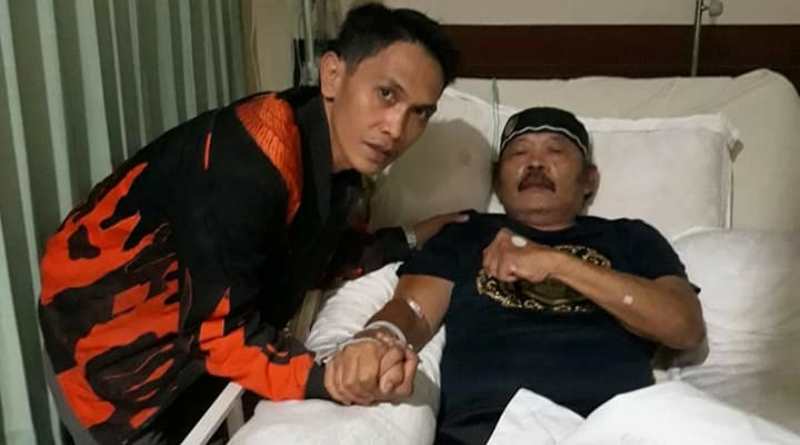 Lepas Subuh, Sambil Tersenyum Tubagus Dasep Berpulang ke Rahmatullah