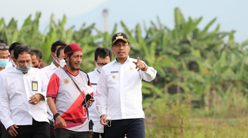 Blusukan ke Sawah, Gus Muhdlor Cek Afvour Kali Kedungan Penyebab Banjir Desa Pesawahan Kec Porong
