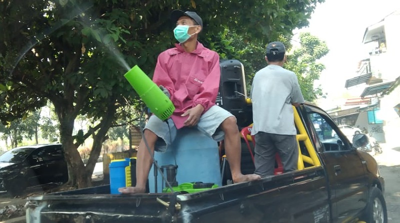 Dispertan Lakukan Penyemprotan Diseinfektan Guna Cegah Penyebaran Covid-19