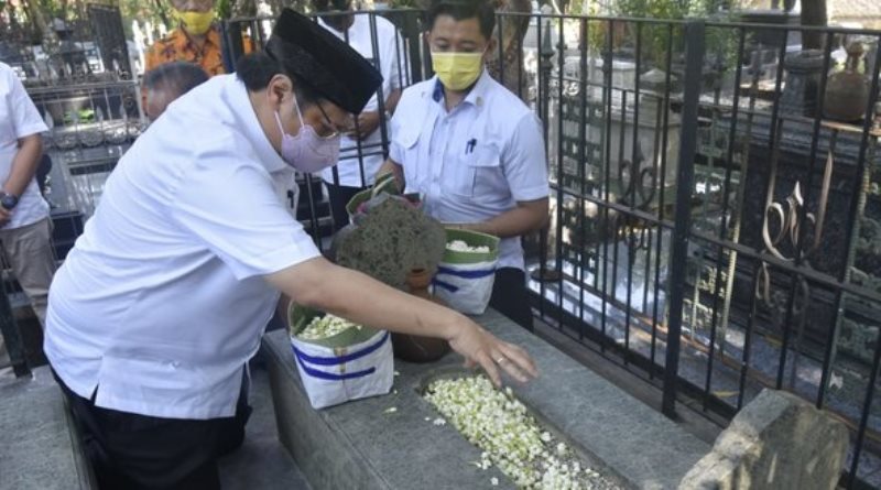 Airlangga Hartarto Masih Keturunan Mangkunegara, Berziarah ke Astana Oetara Surakarta