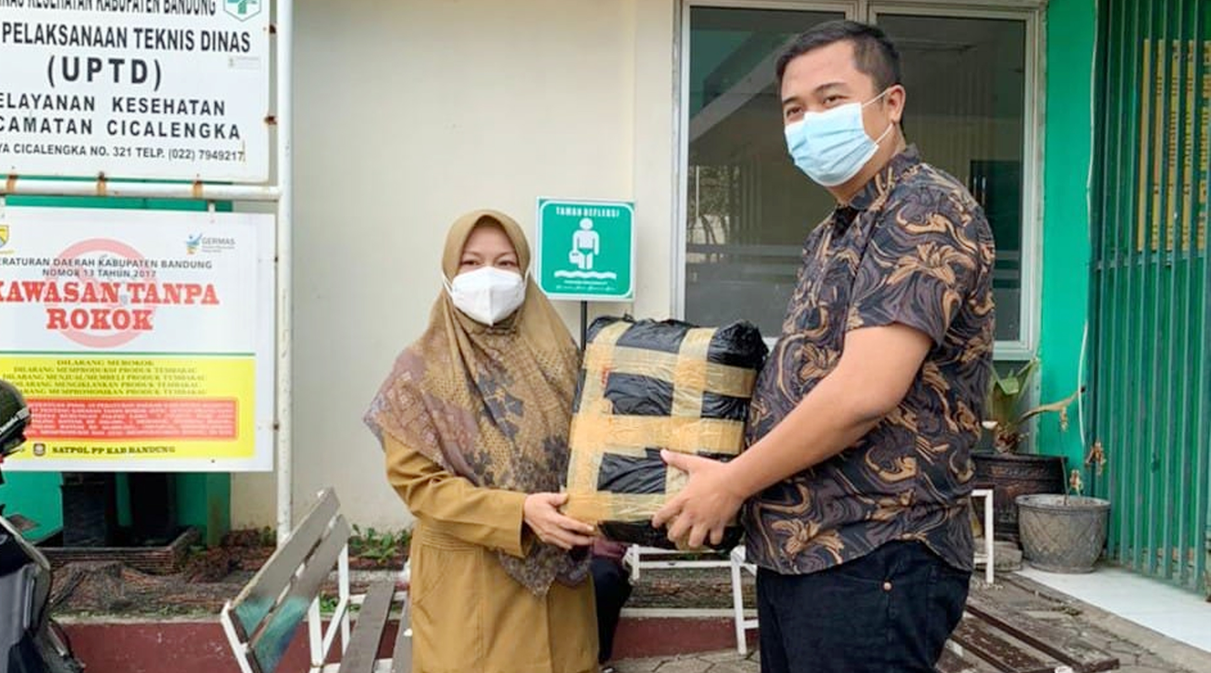 DPC PDI Perjuangan Kabupaten Bandung Berikan Bantuan Kantung Jenazah