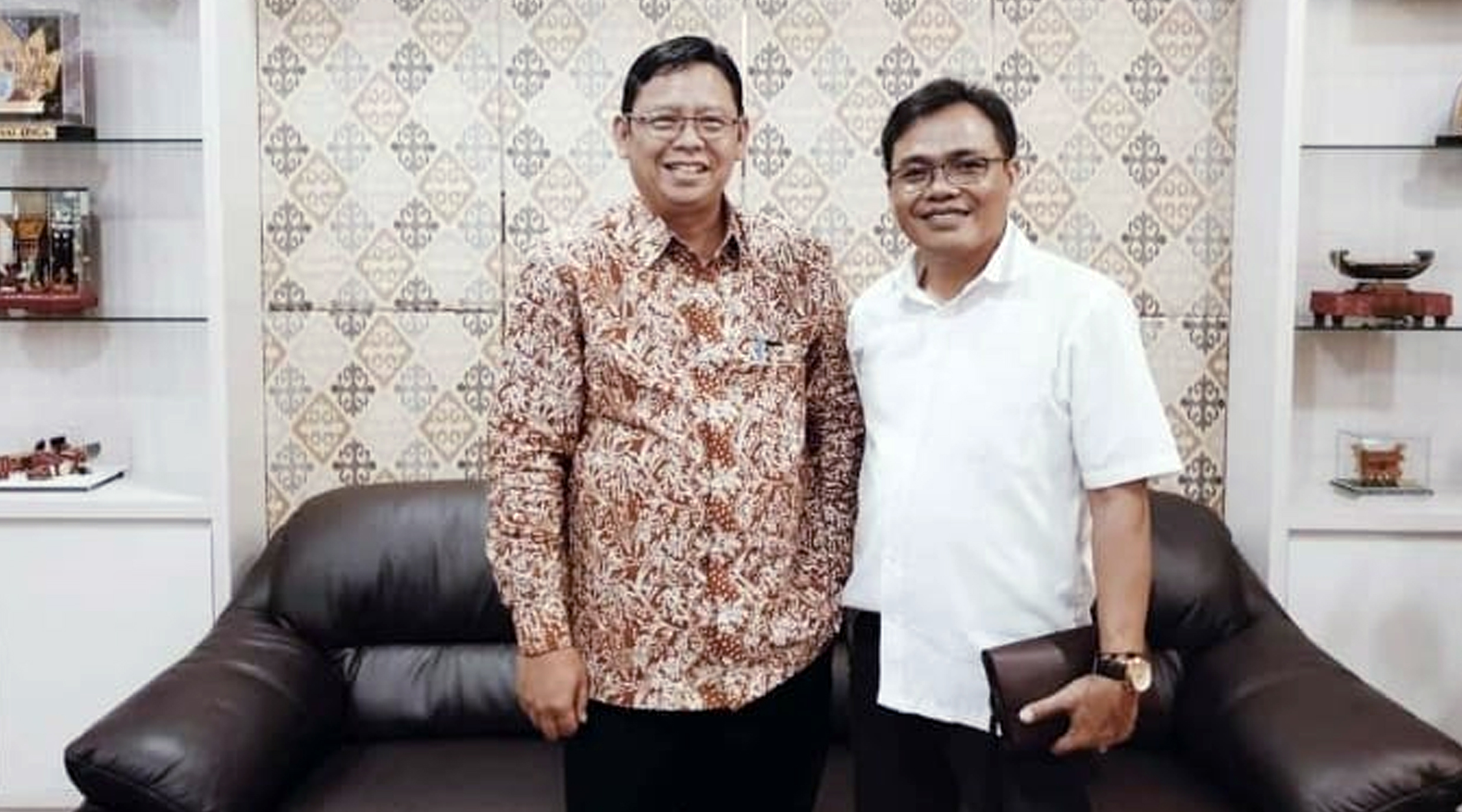 Koperasi Harus Bisa Meningkatkan Pelayanan, Bank Emok dan Renternir bukan Koperasi